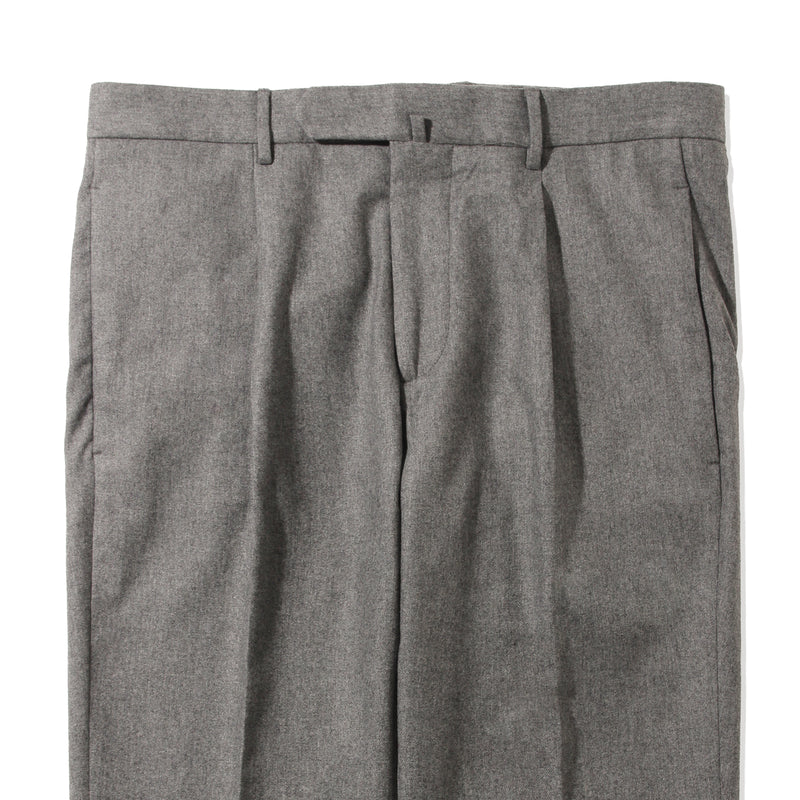 ARECHI カシミヤストレッチ 1プリーツテーパードパンツ グレー