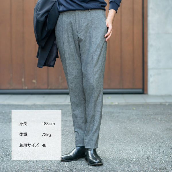 ARECHI カシミヤストレッチ 1プリーツテーパードパンツ グレー