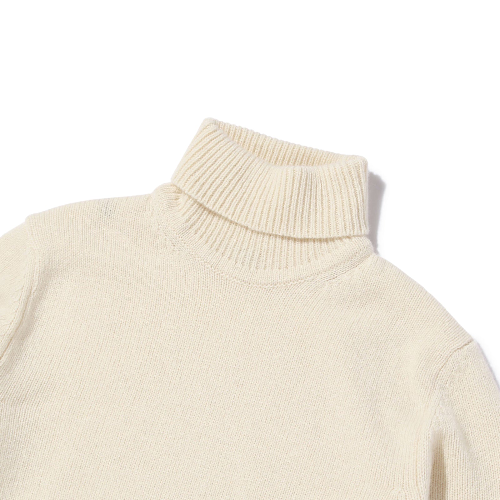 美品 3.9万 モルガーノ イタリア製 カシミヤ混 ホワイト タートルネック 白 美品 3.9万 モルガーノ イタリア製 カシミヤ混 ホワイト