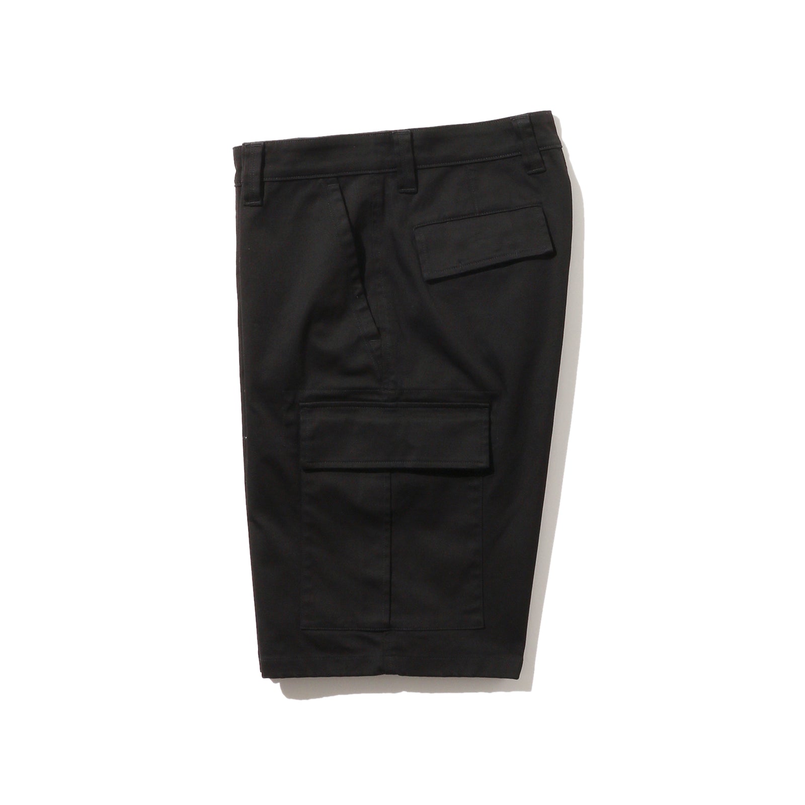 YCHAI（イカイ）ROBUSTO ブラック カーゴショーツ【MASTERPLAN